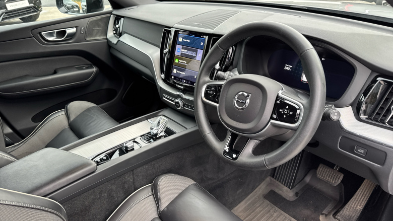 Volvo XC60 2.0 B5P Plus Dark 5dr AWD Geartronic Petrol Estate